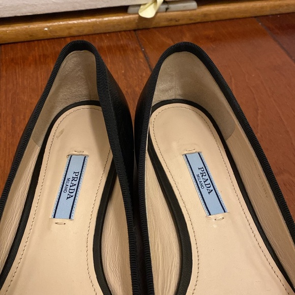 Like new Prada pointed toe flats - Picture 2 of 4